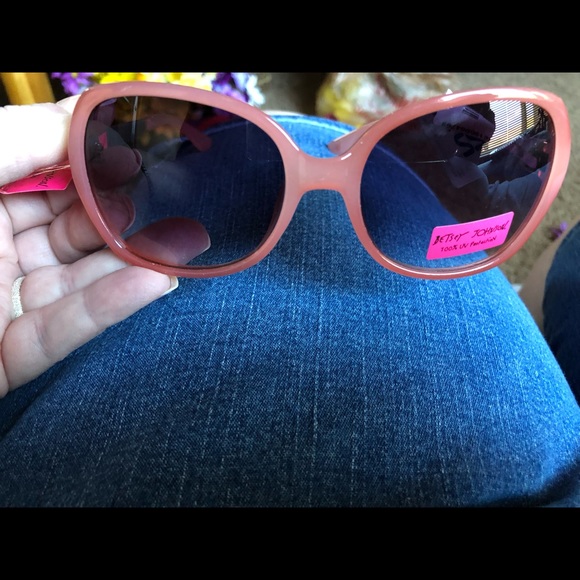 LAST DAY 6/9!  New Betsey Johnson Sun Glasses! - Picture 3 of 6
